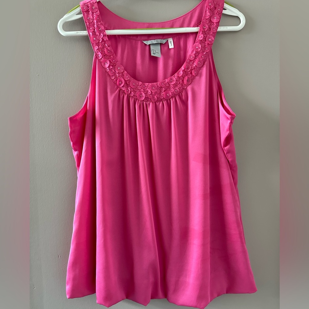 🛍️3/$15 H&M Pink Bubble Top with detailed Flowered scoop neck Sz14
